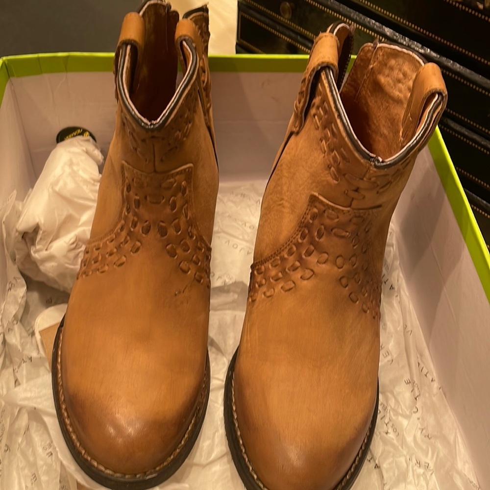 Tan booties leather upper rubber soles worn 1x